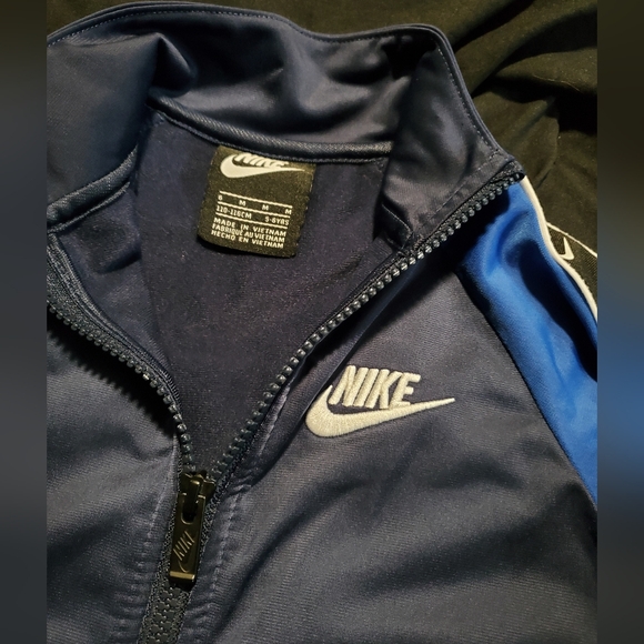 Toddlers Nike Jacket (size Medium 5/6) - Picture 4 of 5